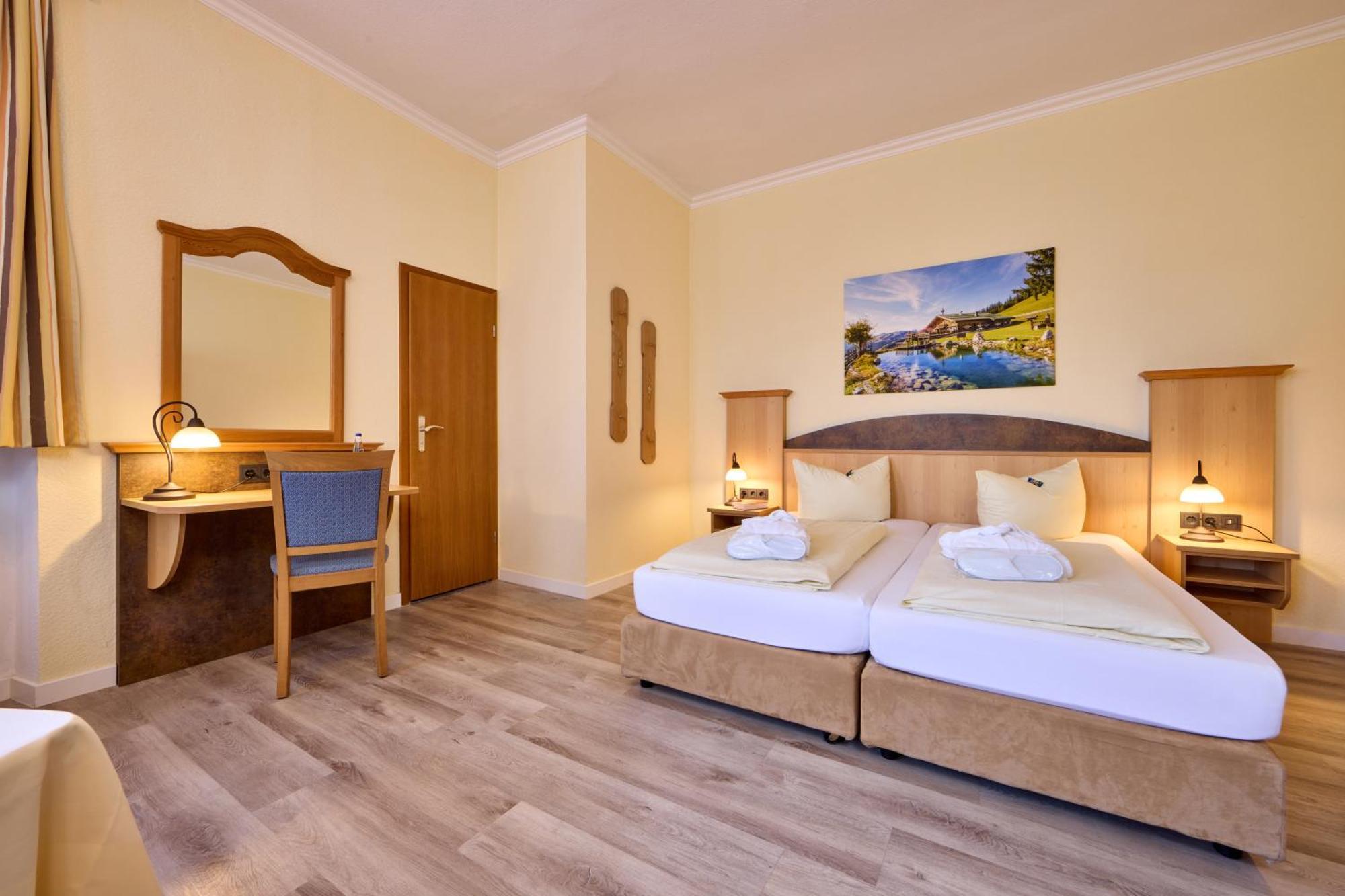 Vier Jahreszeiten Hotel 3*